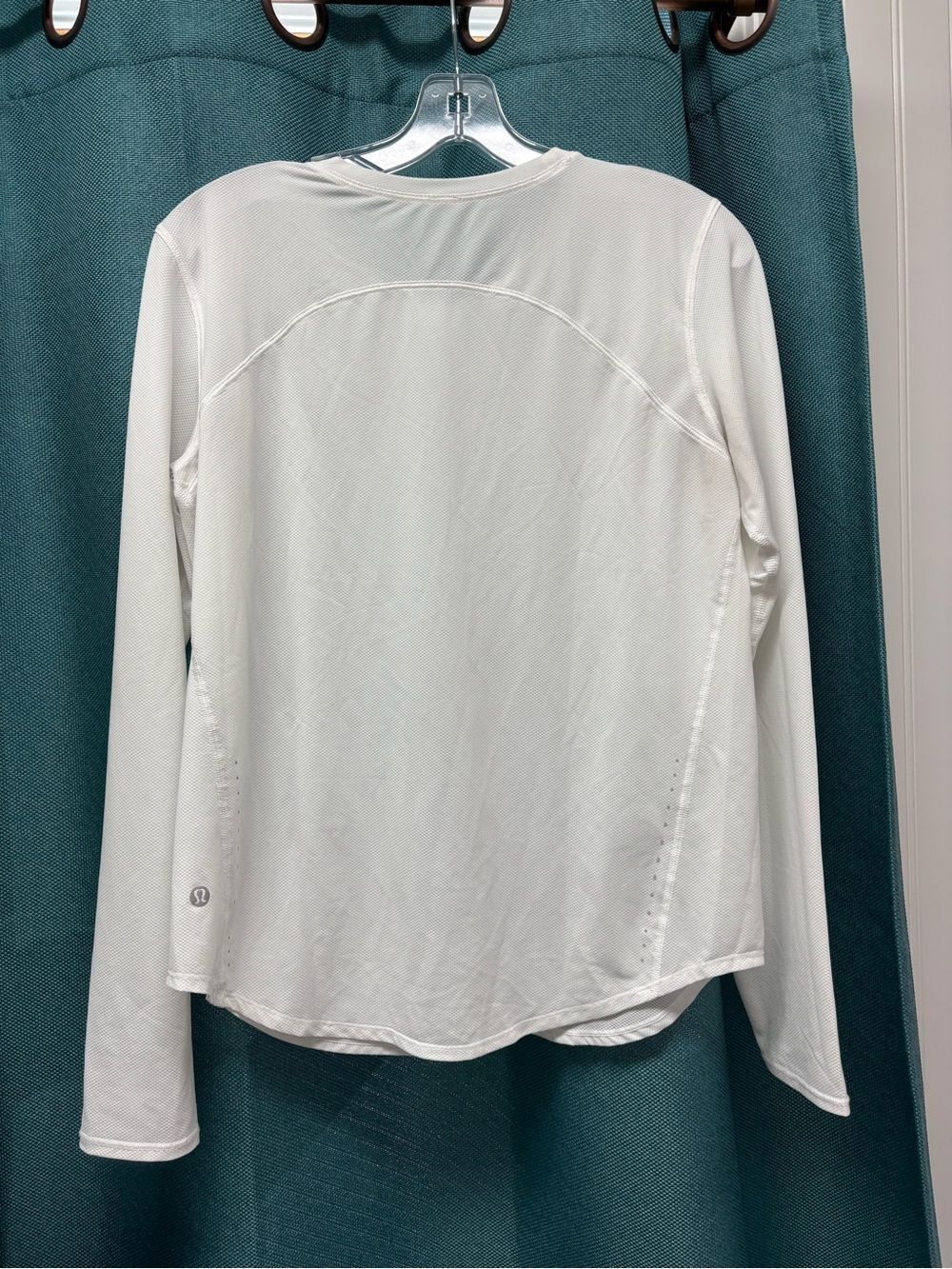 Lululemon White Long Sleeve Athletic Top   Size 10